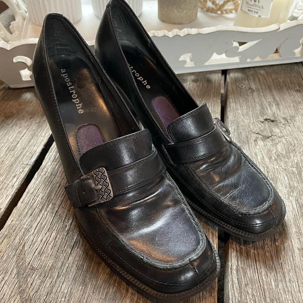 Apostrophe Bina Black Leather Buckle Heels EUC